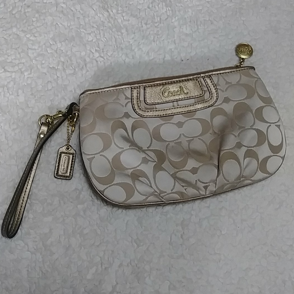 COACH wristlet-signature canvas